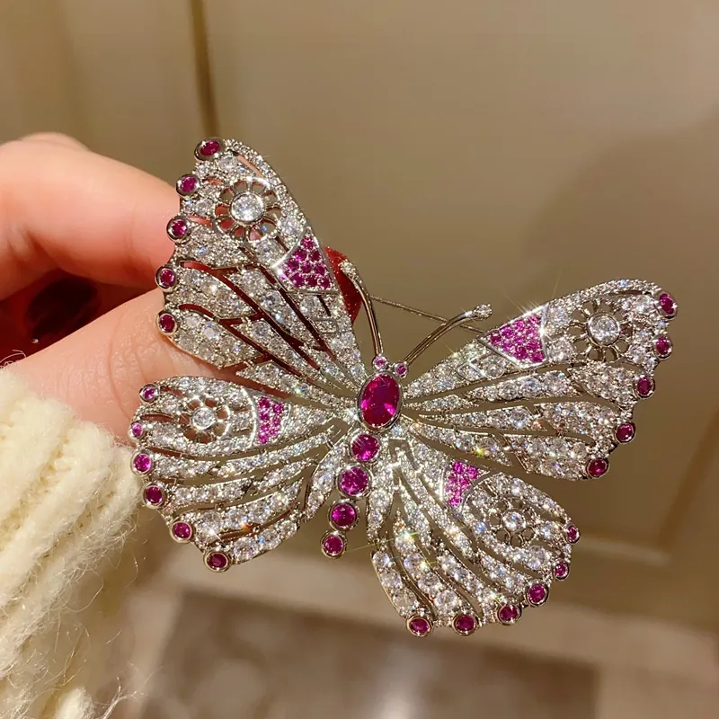 Vintage Luxury Hollow Butterfly Brooch Pin For Women Elegant Copper Zirconia Inlaid Rhinestone Corsage Banquet Jewelry Gift