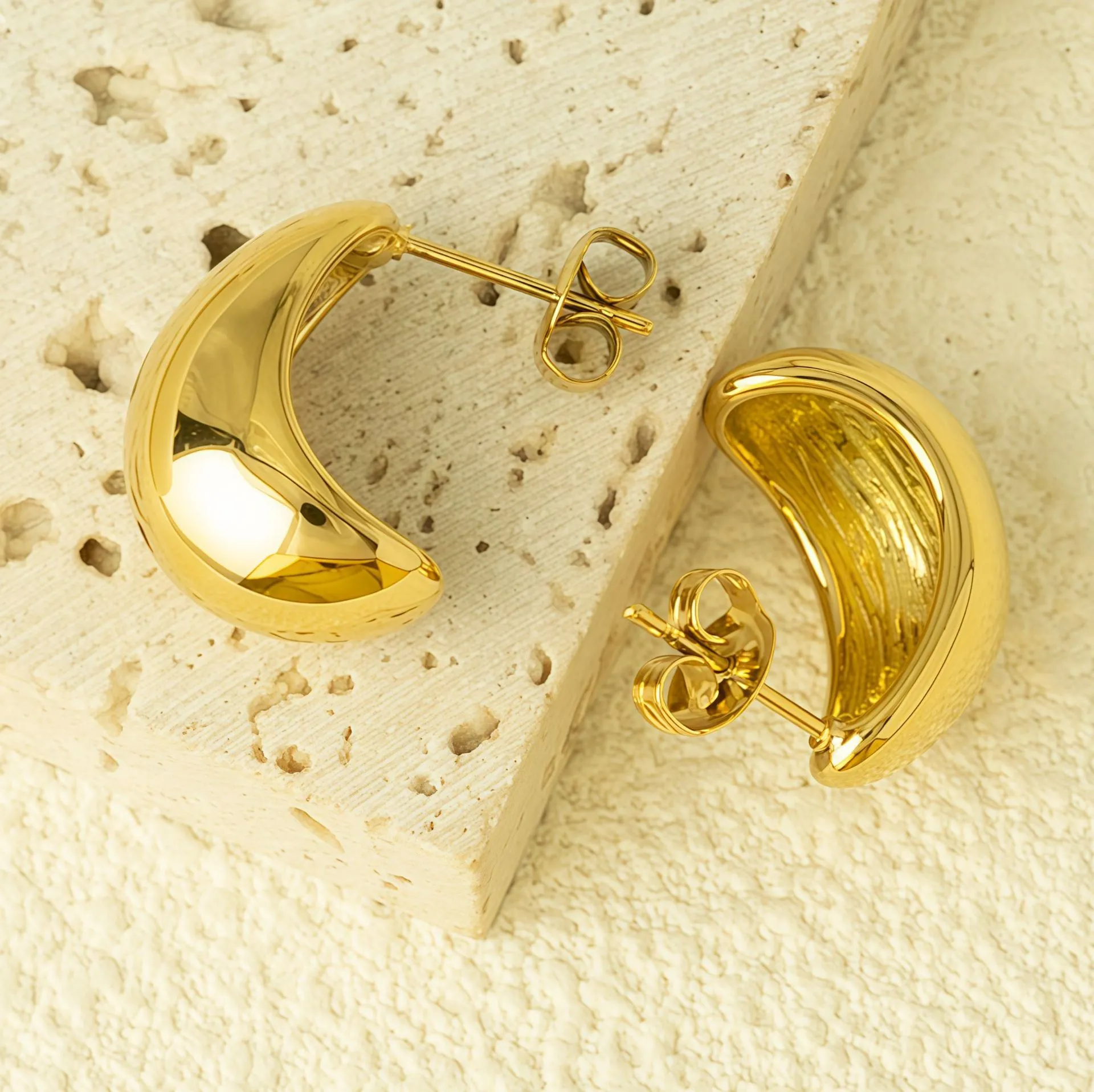 Boucles d'Oreilles Créoles en Forme de C Lune en Acier Inoxydable Vintage Pour Femmes Plaquées Or 18K Bijoux Géométriques