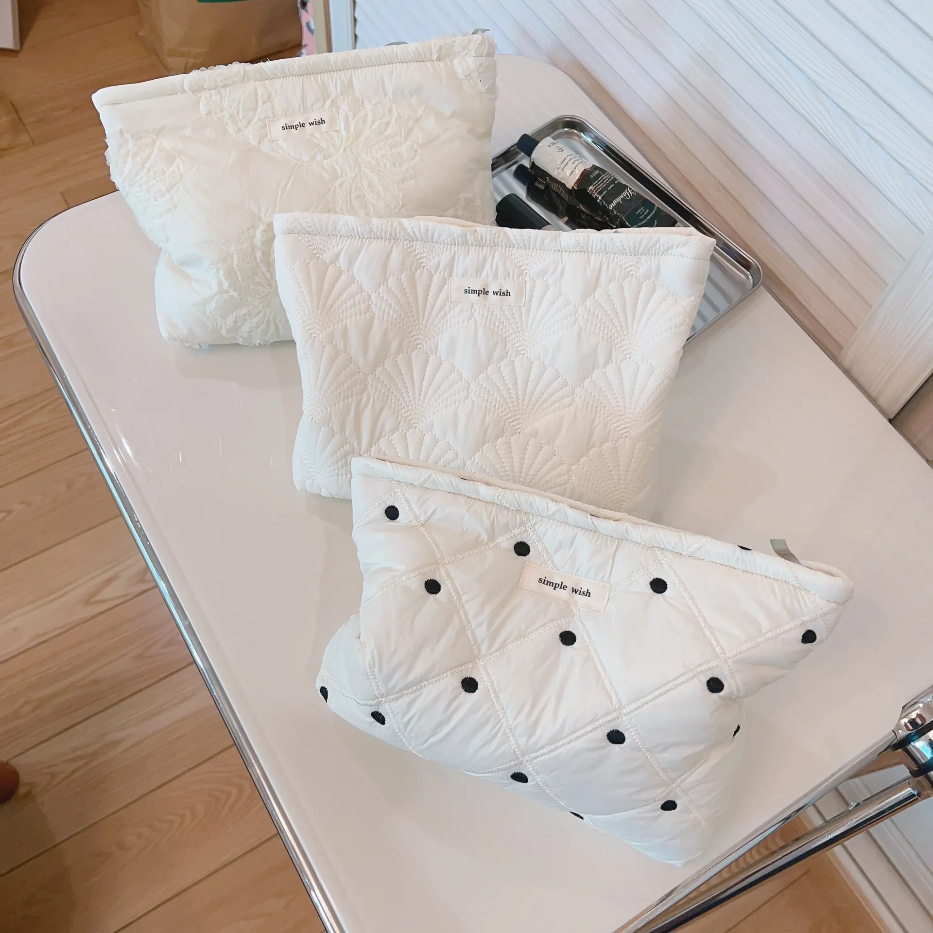 Large Capacity Quilted Cotton Cosmetic Bag Elegant Embroidered Lace Shell Pattern Clutch Travel Handbag Organizer Women