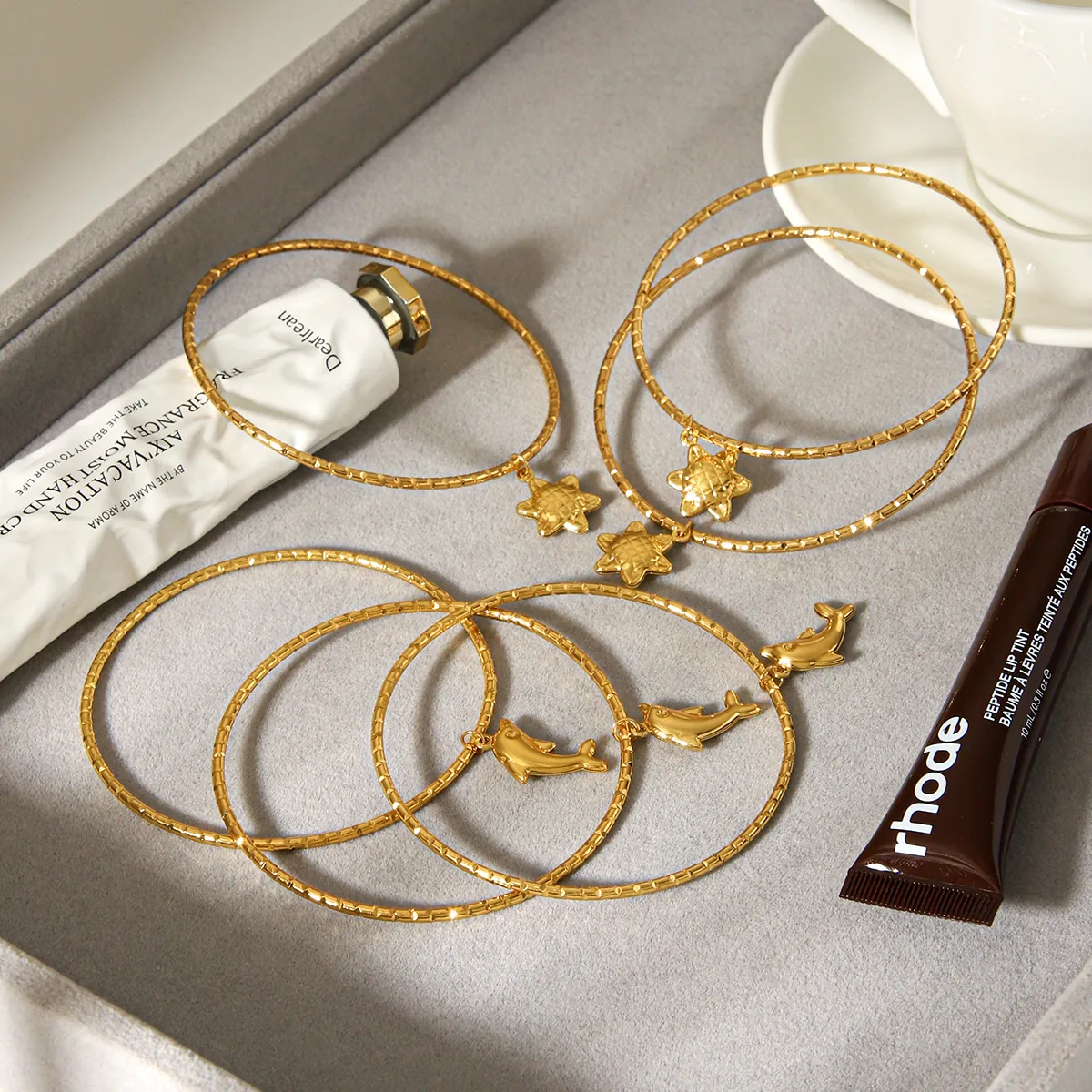 Dreilagiges Edelstahl Armband 18K Vergoldet Delfin Seestern Anhänger Strukturiertes Armreif Modeschmuck Damen