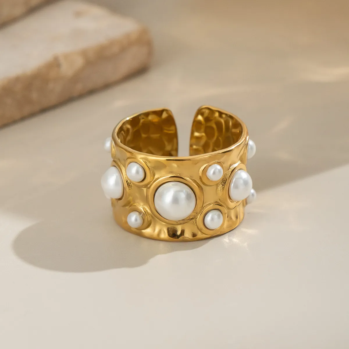 Bague Ouverte Large Texture Martelée Acier Inoxydable 304 Avec Künstliche Perles D'Imitation Plaqué Or Bijoux Étanche Pour Femmes