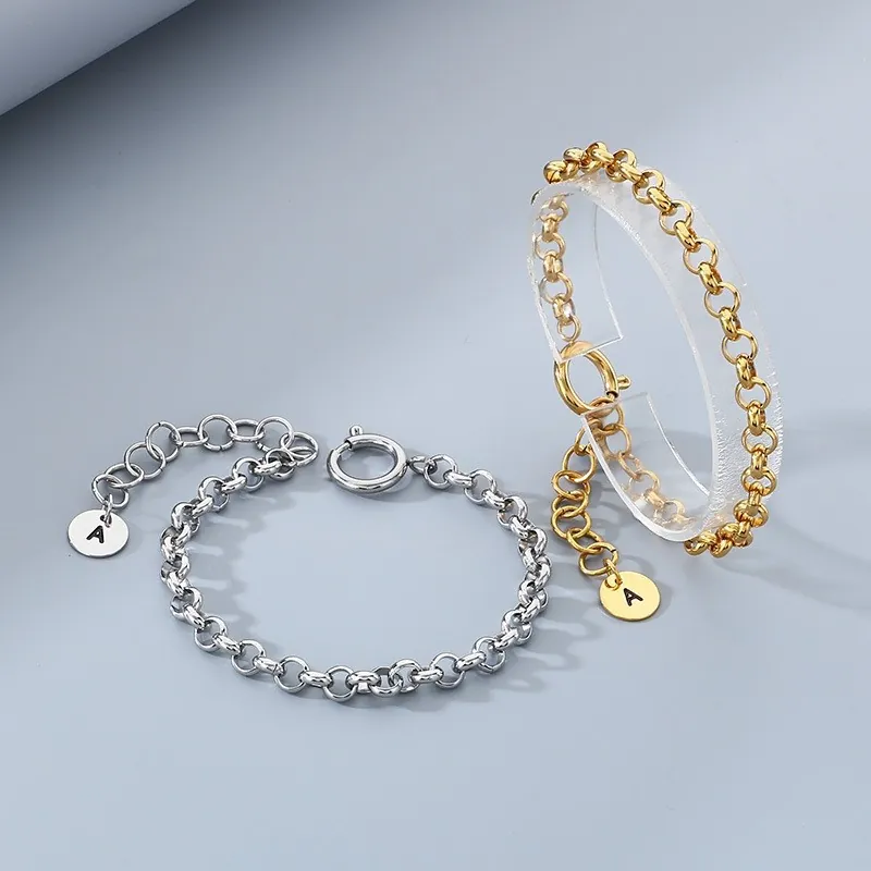 Edelstahl Armband Mit Buchstaben-Anhänger Rundes Kettendesign Gold Vergoldet Minimalistische Mode Für Damen