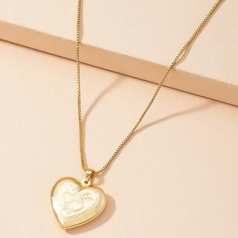 Vintage Double Heart Locket Necklace Patterned Openable Photo Pendant Alloy Box Chain Retro Fashion Jewelry Gift Women