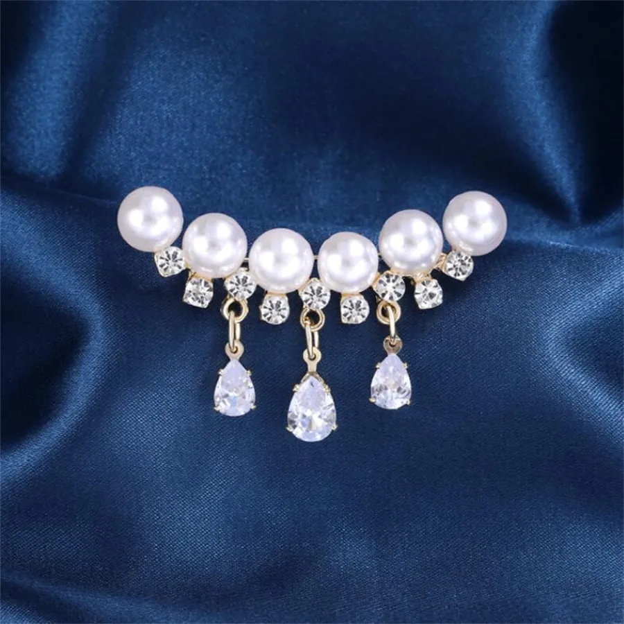 Eleganter Legierung Kunstperle Rheinkiesel Brosche Mit Wassertropfen Anhängern Für Damen Mode Anzug Kleid Accessoire