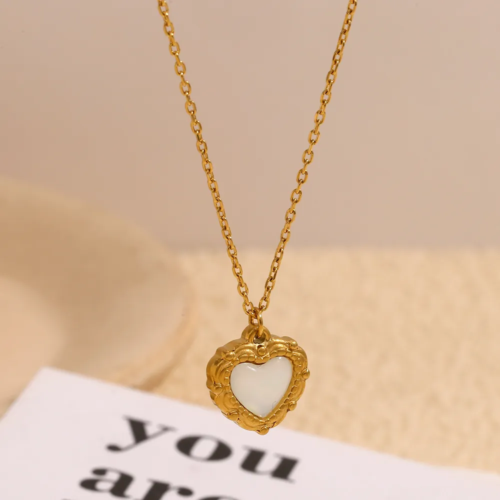 Vintage Stainless Steel Gold Plated Heart Necklace With Shell Inlay For Women Elegant Heart Pendant Fashion Jewelry Gift