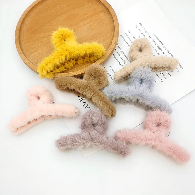 Plush Hair Claw Clip Large Faux Fur Acrylic Shark Clip Elegant Korean Style Winter Autumn Hair Accessories For Women