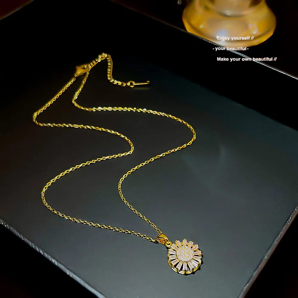 Luxury Titanium Steel Sunflower Pendant Necklace Shiny Zirconia Inlaid Adjustable Clavicle Chain Jewelry For Women Gift