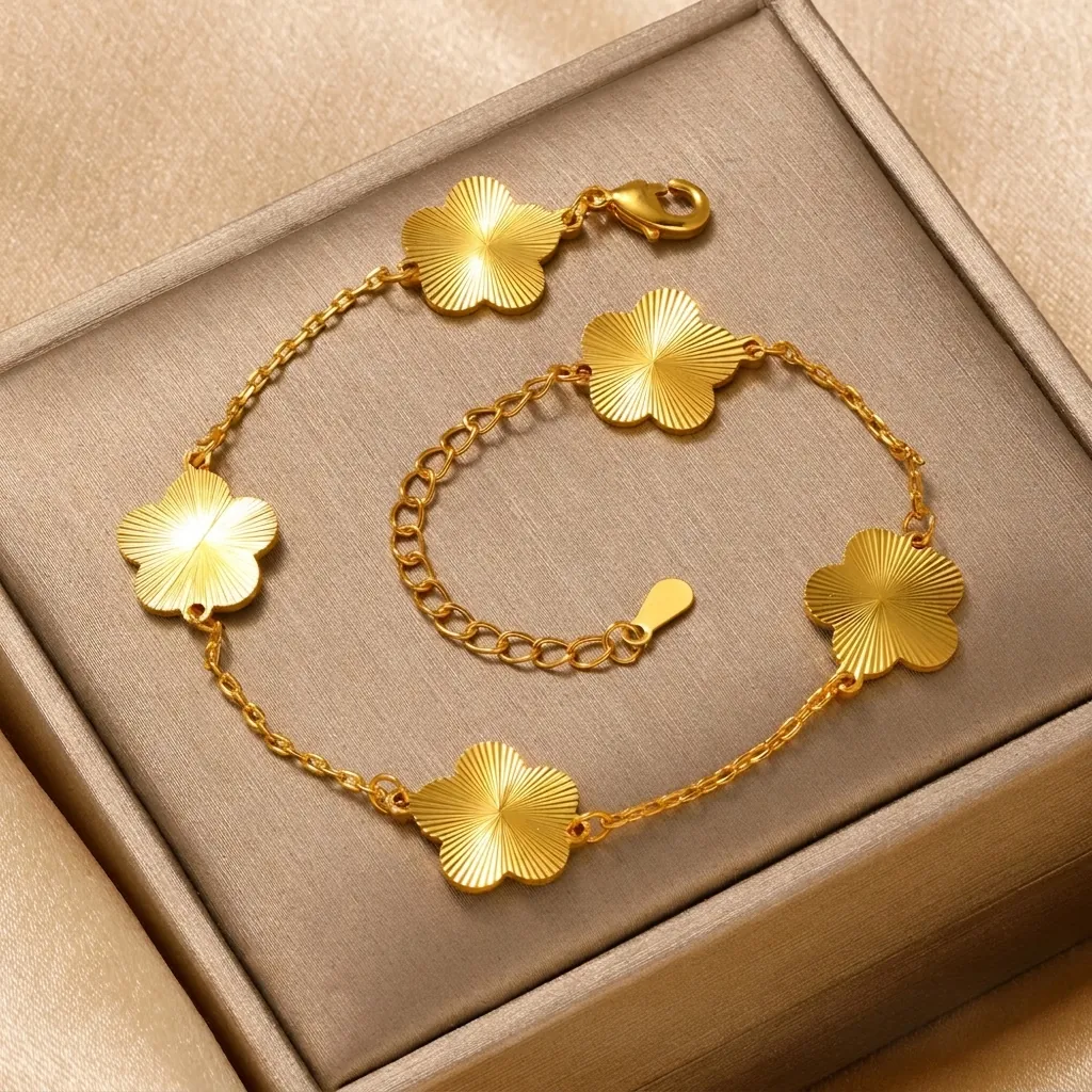 Fashion Copper Gold Plated Bracelet For Women Lucky Clover Butterfly Star Gourd Heart Charms Adjustable Bracelet Elegant Commuting Jewelry