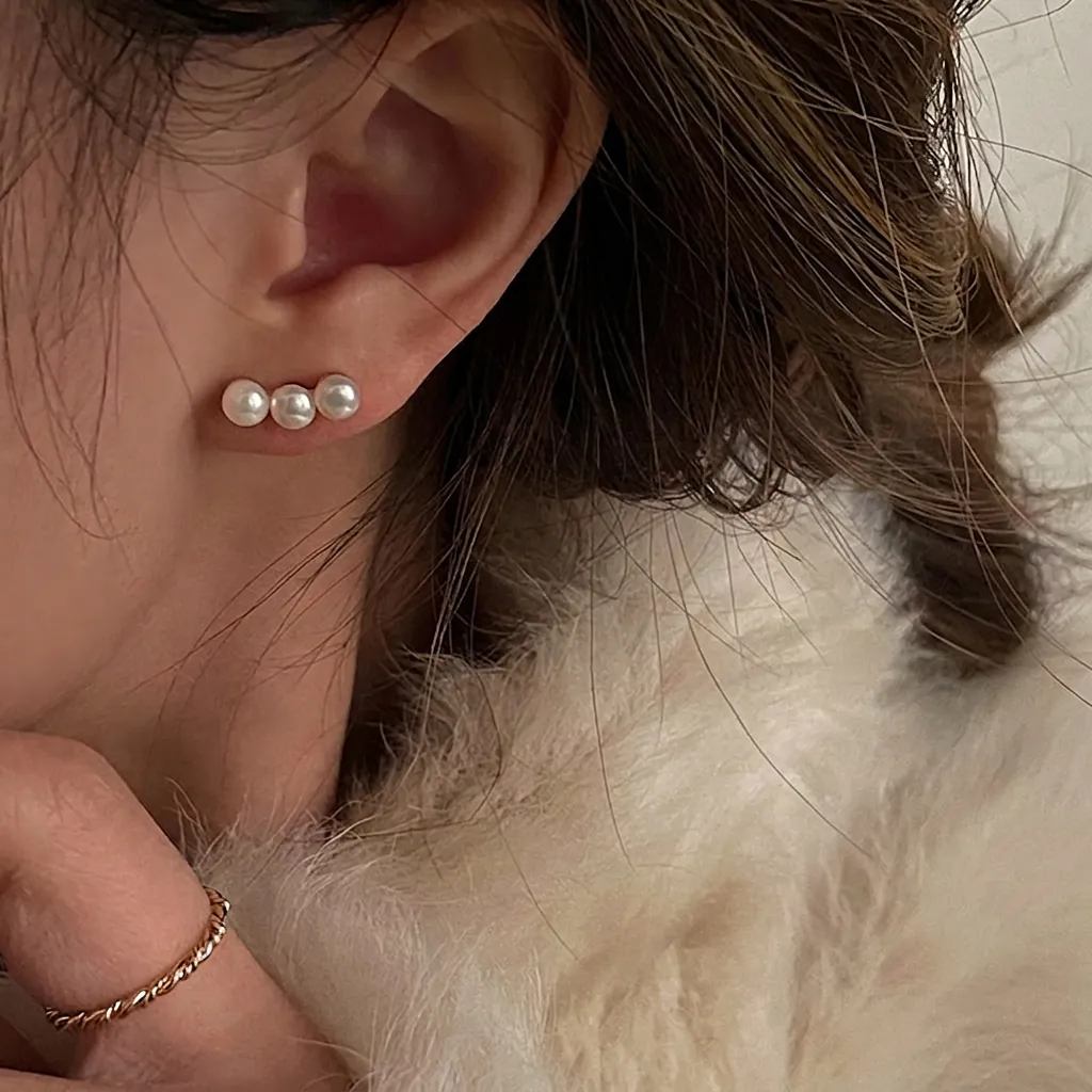 Elegant Artificial Pearl Stud Earrings With Silver Earring Post Linear Faux Artificial Pearl Gold Plated Niche Design Jewelry For Women