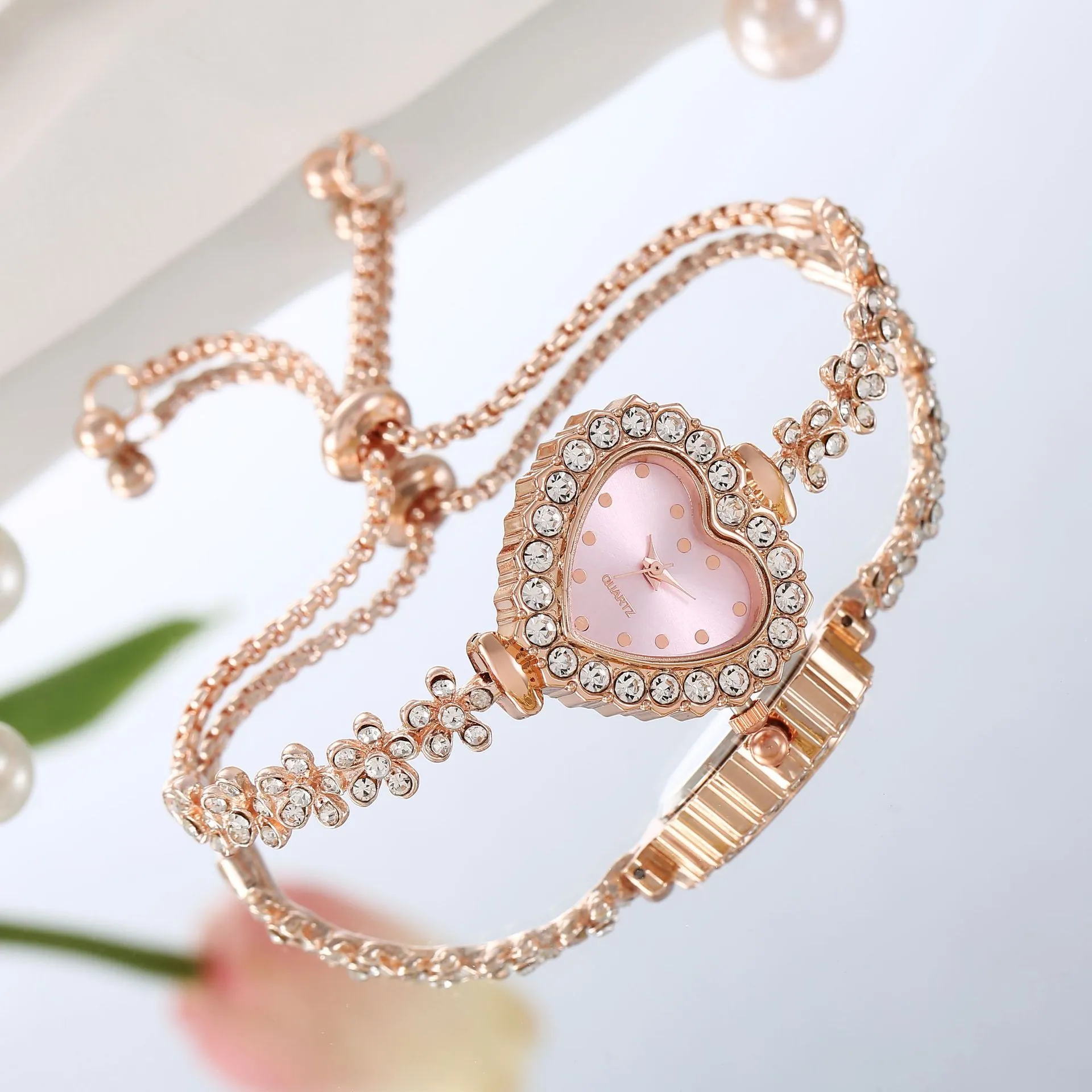 Montre À Quartz Élégante Avec Cadran En Coeur Et Bracelet À Fleurs En Strass Fermoir Coulissant Réglable Alliage Pour Femmes