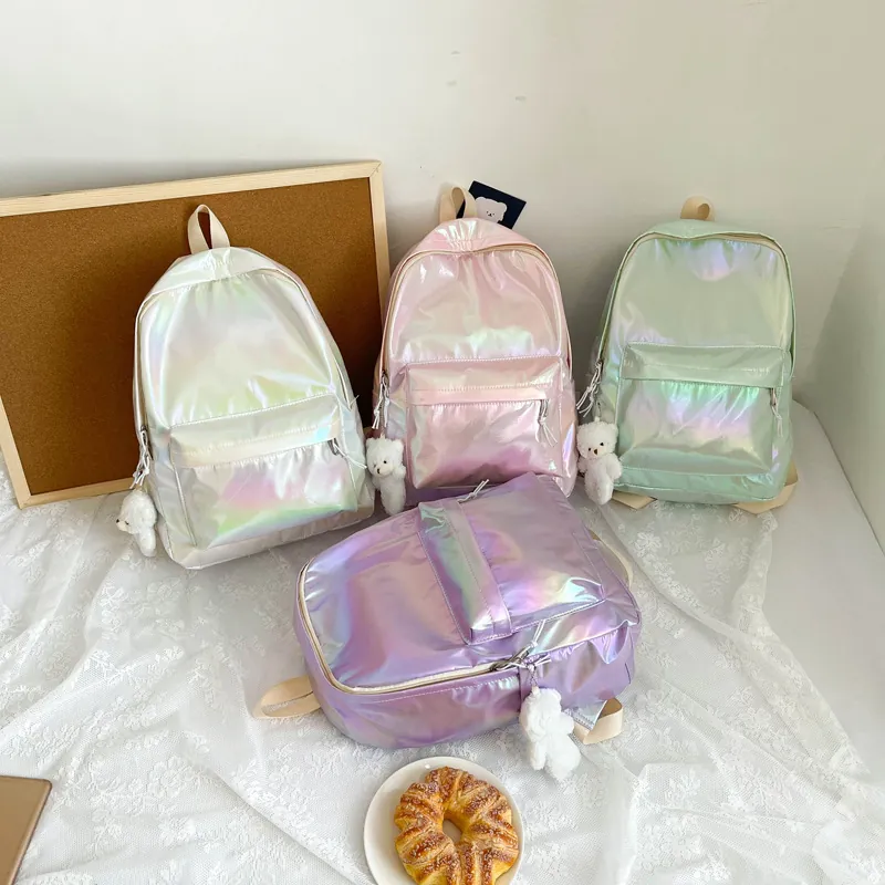 Mode Holografischer Rucksack Laser PU Leder Glänzende Schultasche Für Damen Studenten Lässiger Tagesrucksack Mit Bärenanhänger