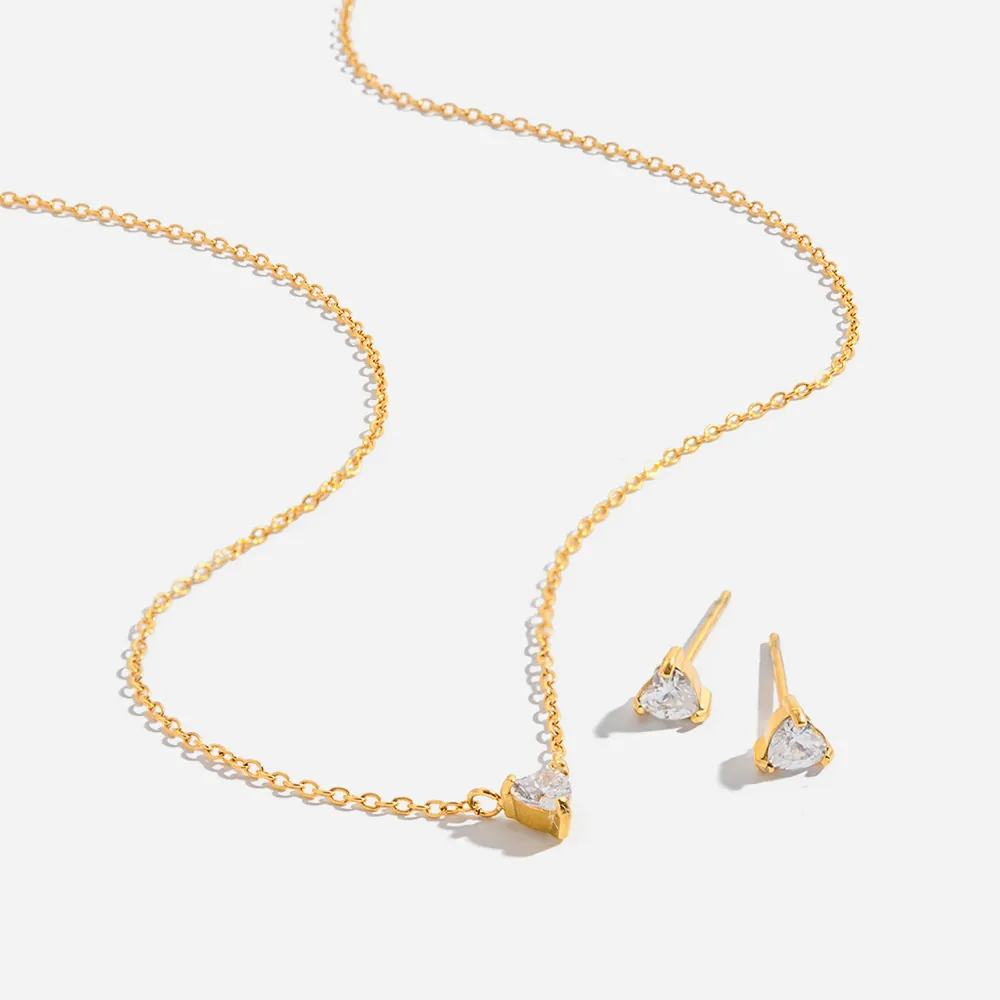 Set di Gioielli con Collana Pendente a Cuore in Acciaio Inossidabile e Orecchini a Lobo in Zirconia Placcato Oro 18K