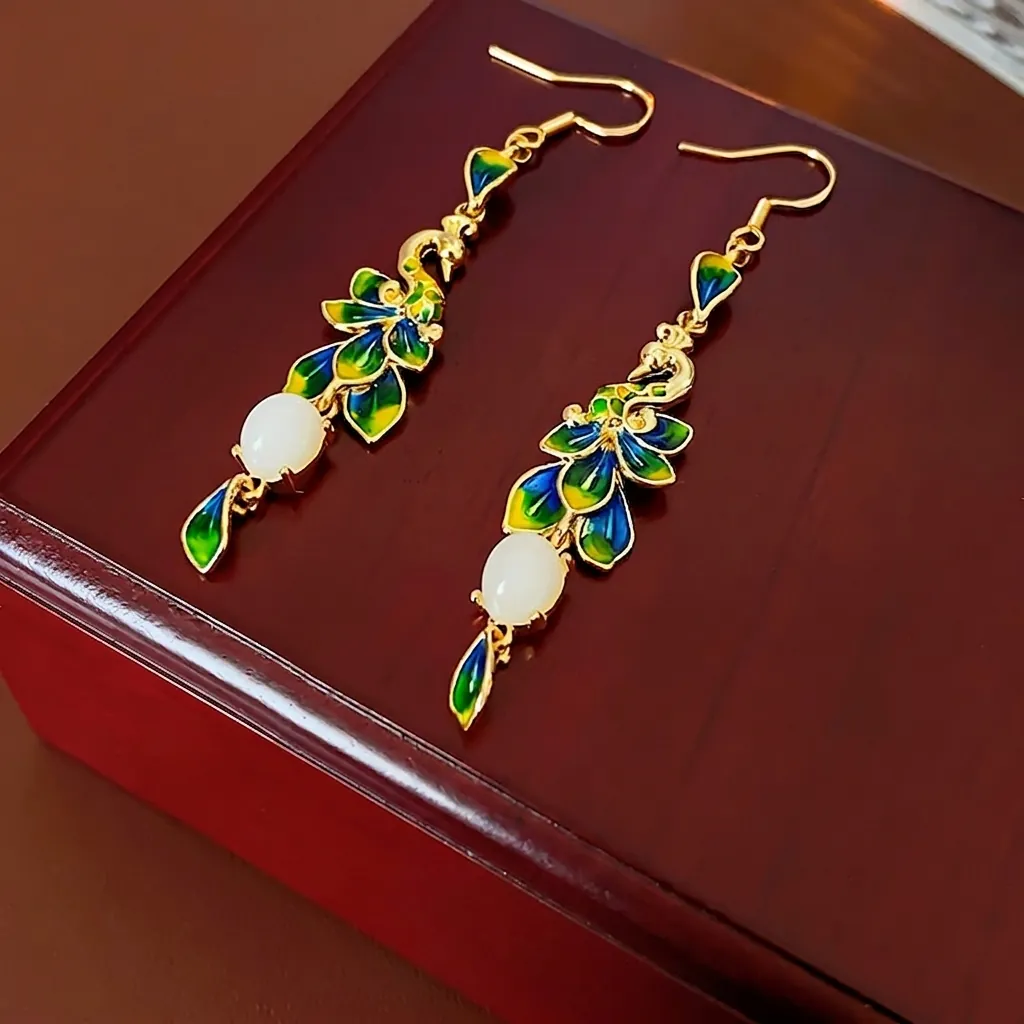 Orecchini Pendenti Pavone In Stile Cinese Vintage Rame Placcato Oro 14K Con Smalto Colorato E Finta Giada Bianca