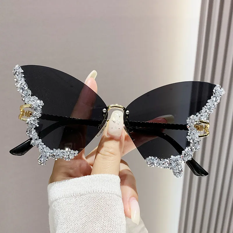 Occhiali Da Sole A Farfalla Senza Montura Oversize Con Strass Montatura In Metallo Protezione UV400 Donne
