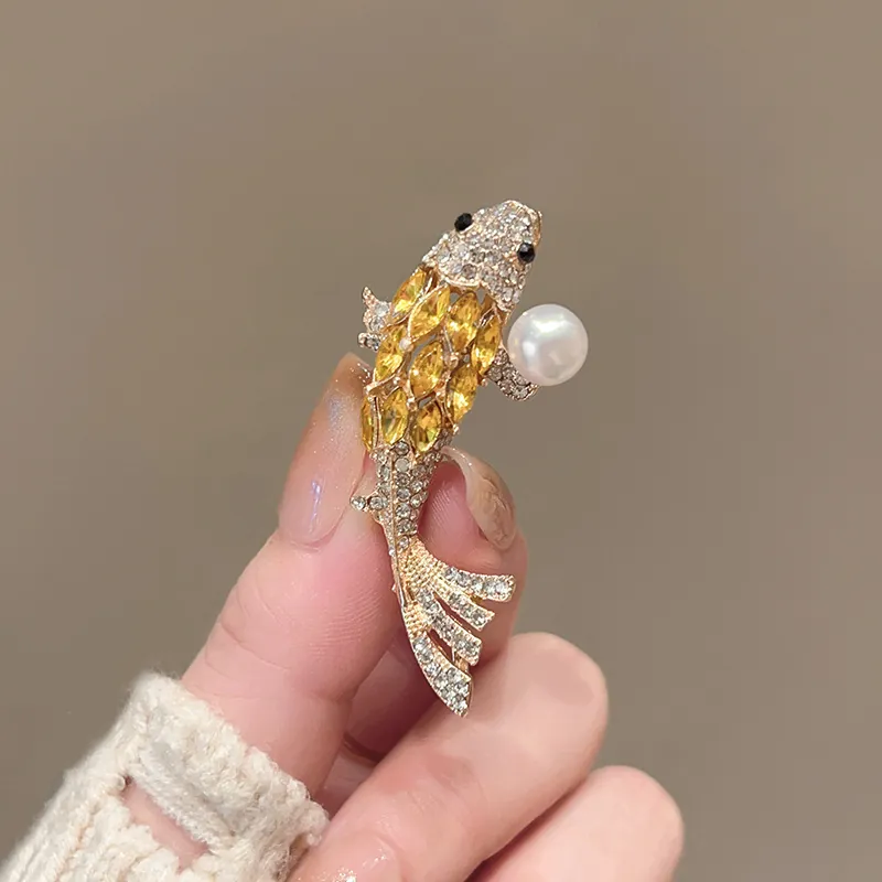 Koi Fish Brooch Zinc Alloy Yellow Rhinestone White Artificial Pearl Lucky Animal Pin Elegant Fashion Jewelry For Women Gift