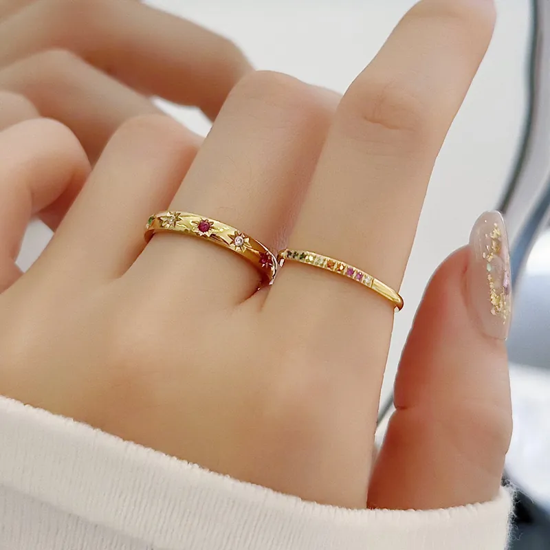 18K Vergoldeter Titanstahl Regenbogen Zirkon Eternity Ring Für Damen Stapelbarer Geometrischer Stern Dünner Fingerring Schmuck