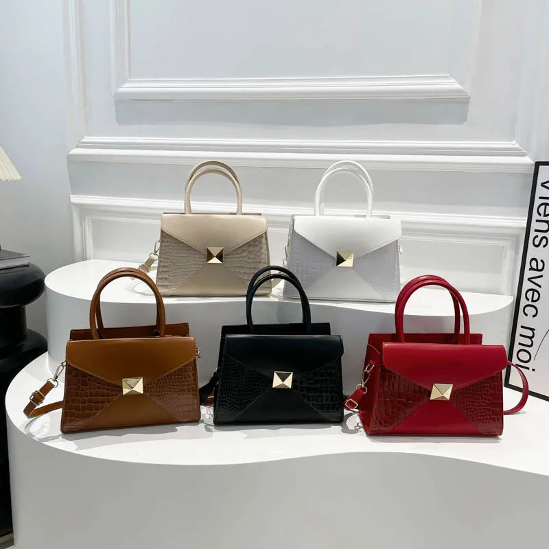 Sac à Main en Similicuir PU à Motif Crocodile pour Femmes Sac à Épaule Bandoulière Vintage Avec Boucle Carrée à Rivets Mode