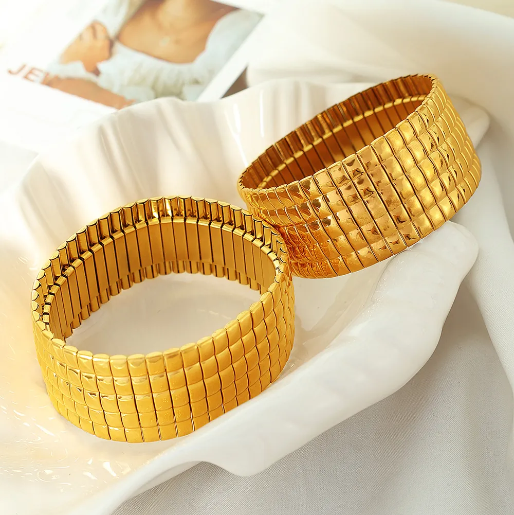 Breites Elastisches Edelstahl Armreif Armband Für Damen 18K Vergoldet Texturiert Geometrisches Gitter Streifen Mode Schmuck
