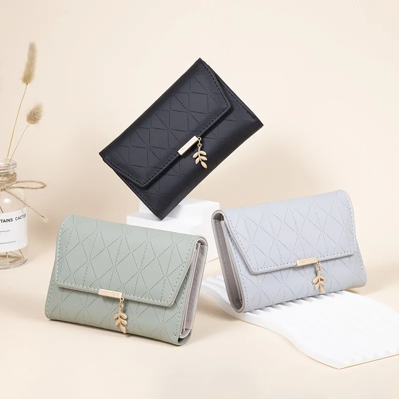 Women Trifold Wallet PU Leather Rhombic Quilted Pattern Card Holder With Metal Leaf Pendant Charm Elegant Urban Style