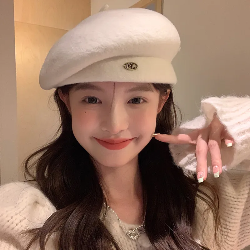 Vintage Wool Beret For Women British Style Solid Color Winter Warm Painter Hat With Metal Letter Badge Chic Artist Cap