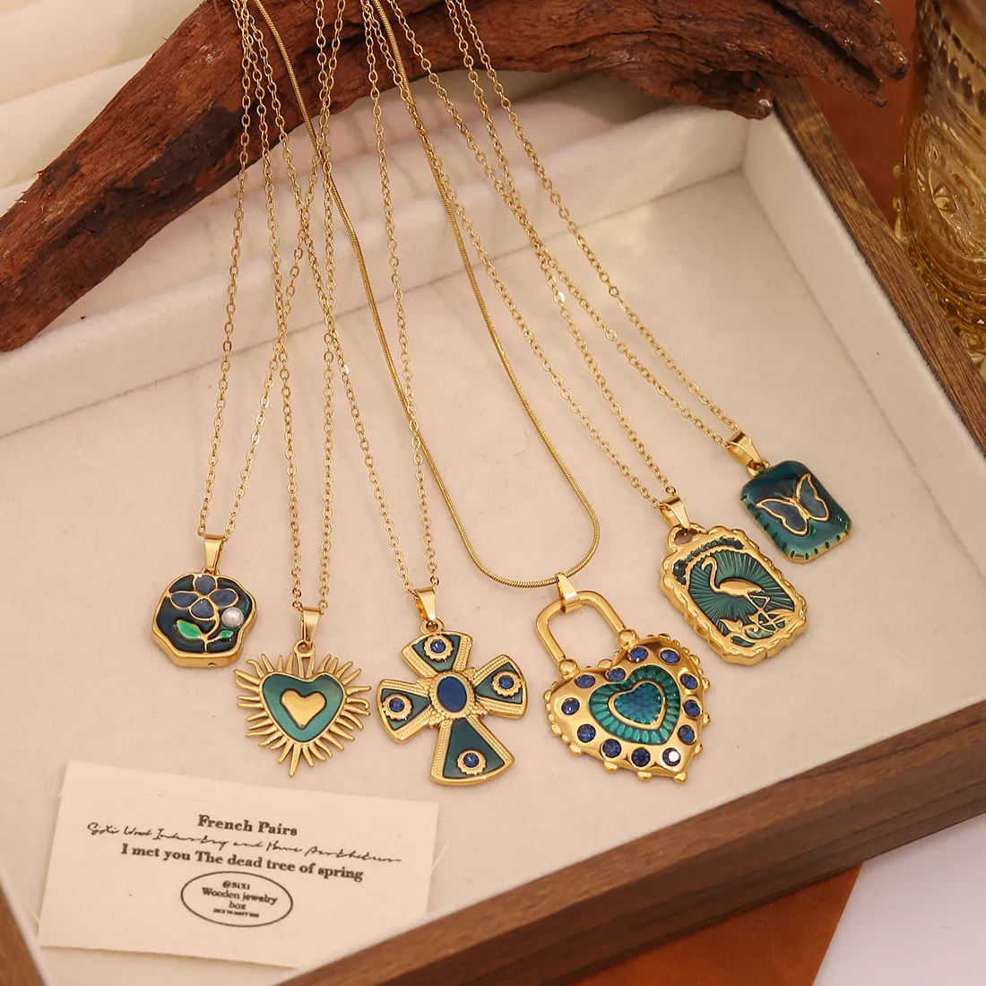 Collier Pendentif De Style Français Vintage En Acier Inoxydable Doré Et Émail Papillon Cœur Croix Fleur Chaîne De Clavicule