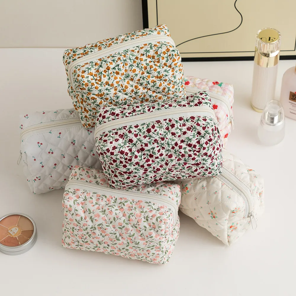 Quilted Floral Cosmetic Bag Soft Polyester Makeup Organizer Portable Zipper Large Capacity Travel Wash Toiletry Pouch Women