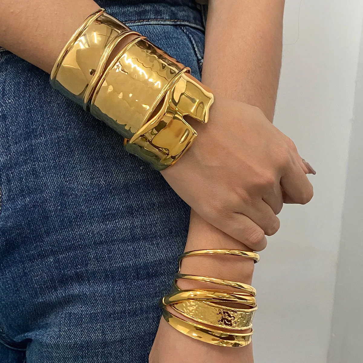 Bracelet Jonc Ouvert en Acier Inoxydable Minimaliste Plaqué Or Argent Martelé Vague Irrégulière Large Manchette Femme Bijoux