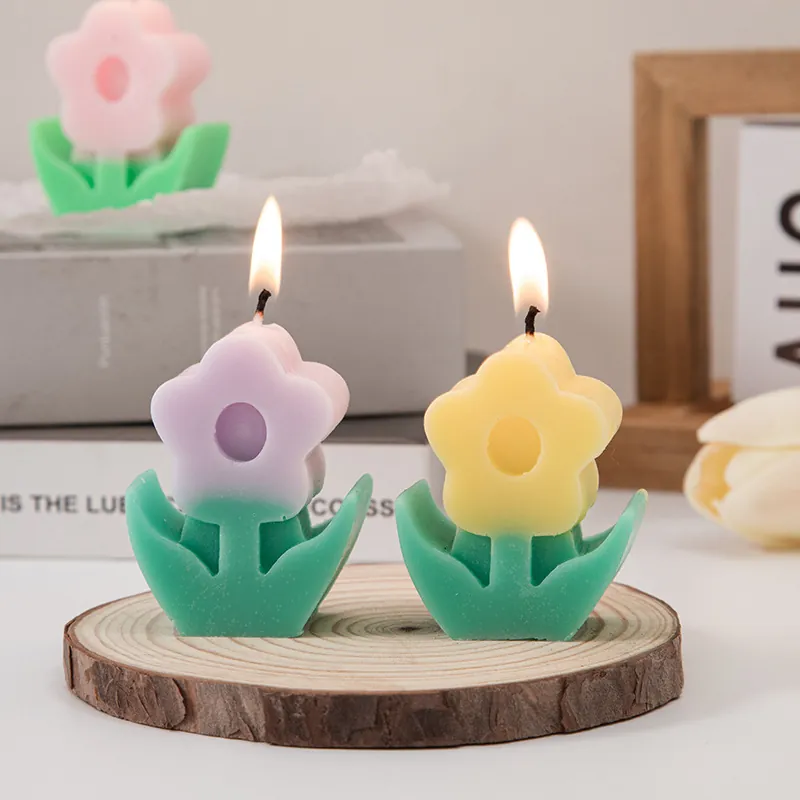 Tulip Flower Shaped Scented Candle Handmade Paraffin Wax Smokeless Aromatherapy Home Decor Floral Desktop Ornament Gift