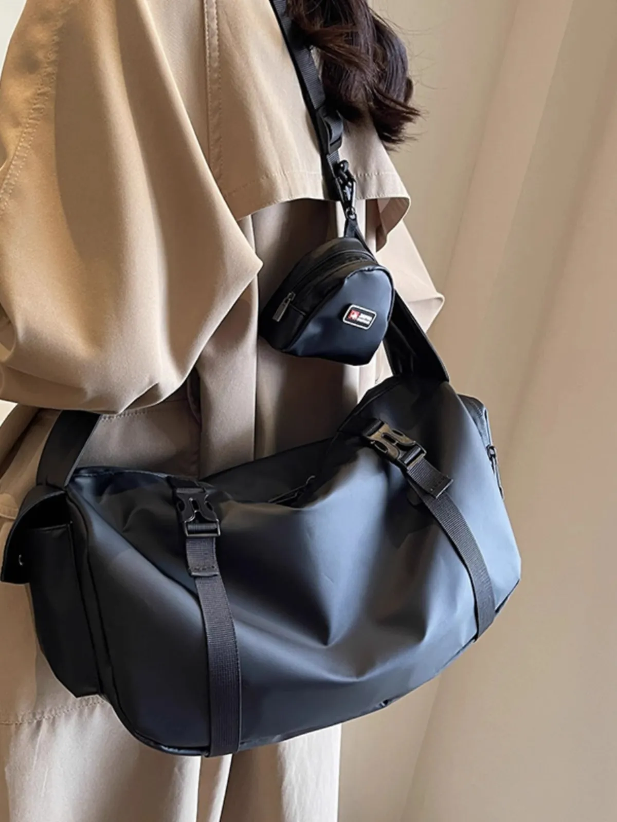 Sac Bandoulière Nylon Imperméable Grande Capacité Fitness Voyage Urbain Techwear Unisexe Avec Mini Pochette Noir