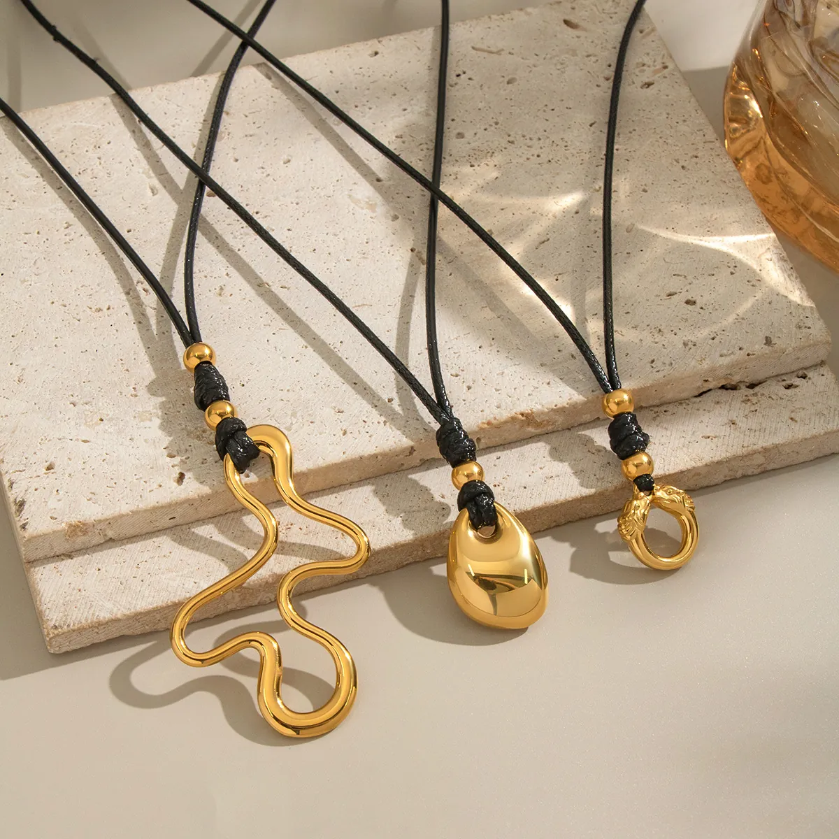 Collier Pendentif Géométrique Irrégulier Minimaliste Acier Inoxydable 304 Plaqué Or Chaîne Corde Noire Bijoux Femmes