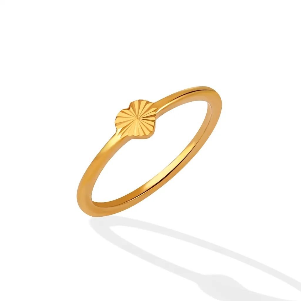 French Retro Gold Titanium Steel Heart Shape Ring With Radiant Sunburst Texture Sweet Minimalist Chic Jewelry For Women