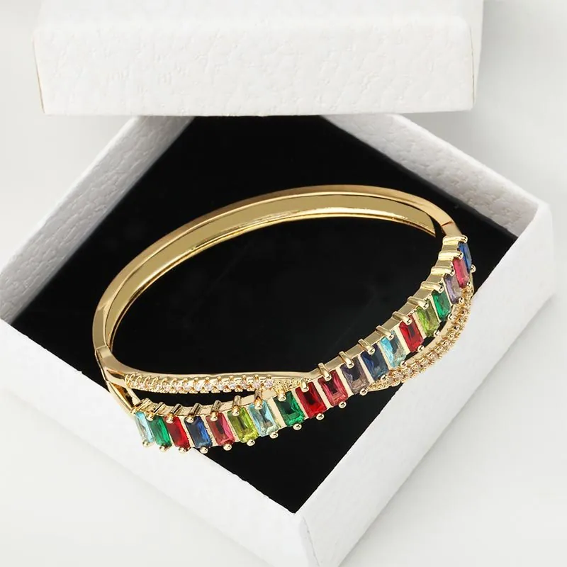 Kupfer Vergoldetes Armreif Armband Mit Bunten Rechteckigen Zirkonia Geometrischer Mikro Pave Modeschmuck Für Damen