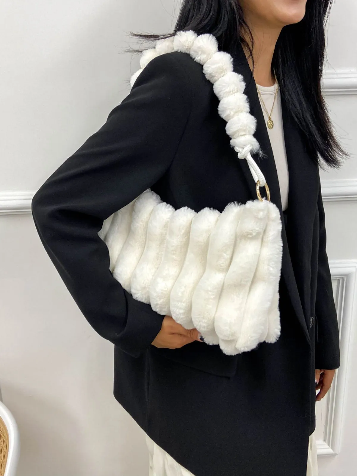 Plush Faux Fur Handbag Pleated Striped Fluffy Shoulder Bag With Knotted Handle For Women Autumn Winter Chic Tote