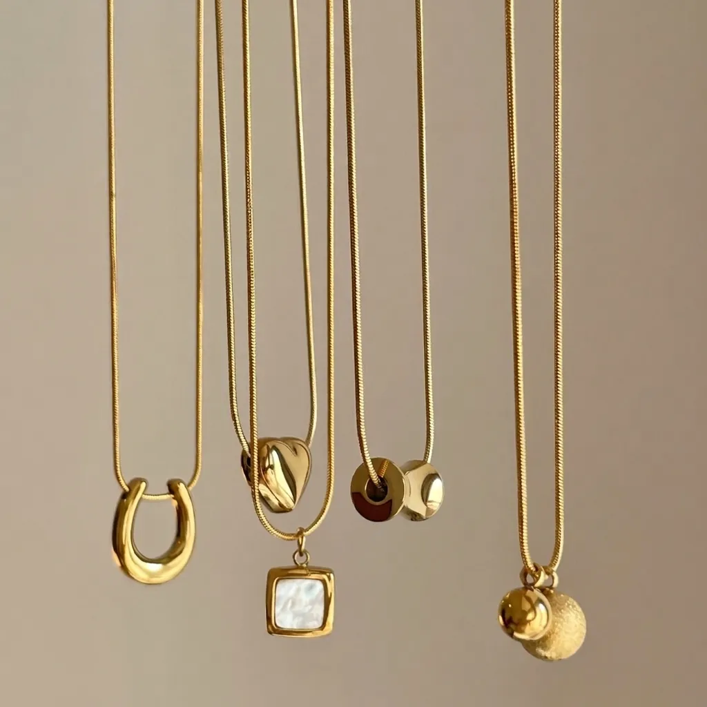 Minimalist Titanium Steel Gold Plated Snake Chain Necklace Women French Retro Clavicle Jewelry Heart Shell Pendant