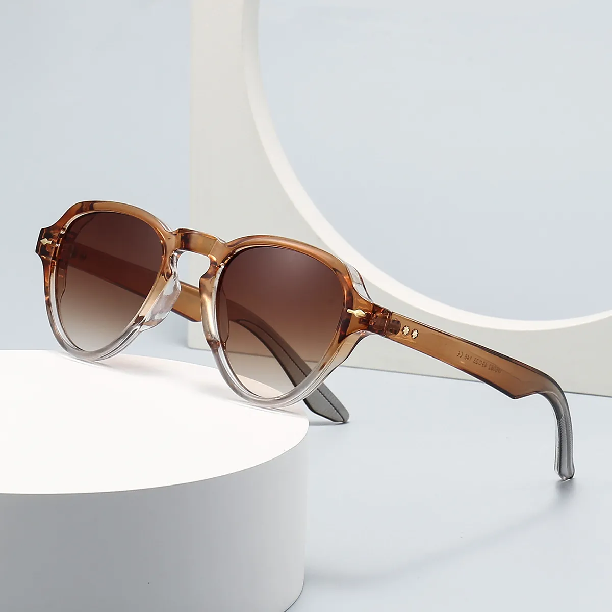 Vintage Round Frame Sunglasses UV400 Protection Plastic Frame Metal Arrow Rivets Retro Fashion Universal