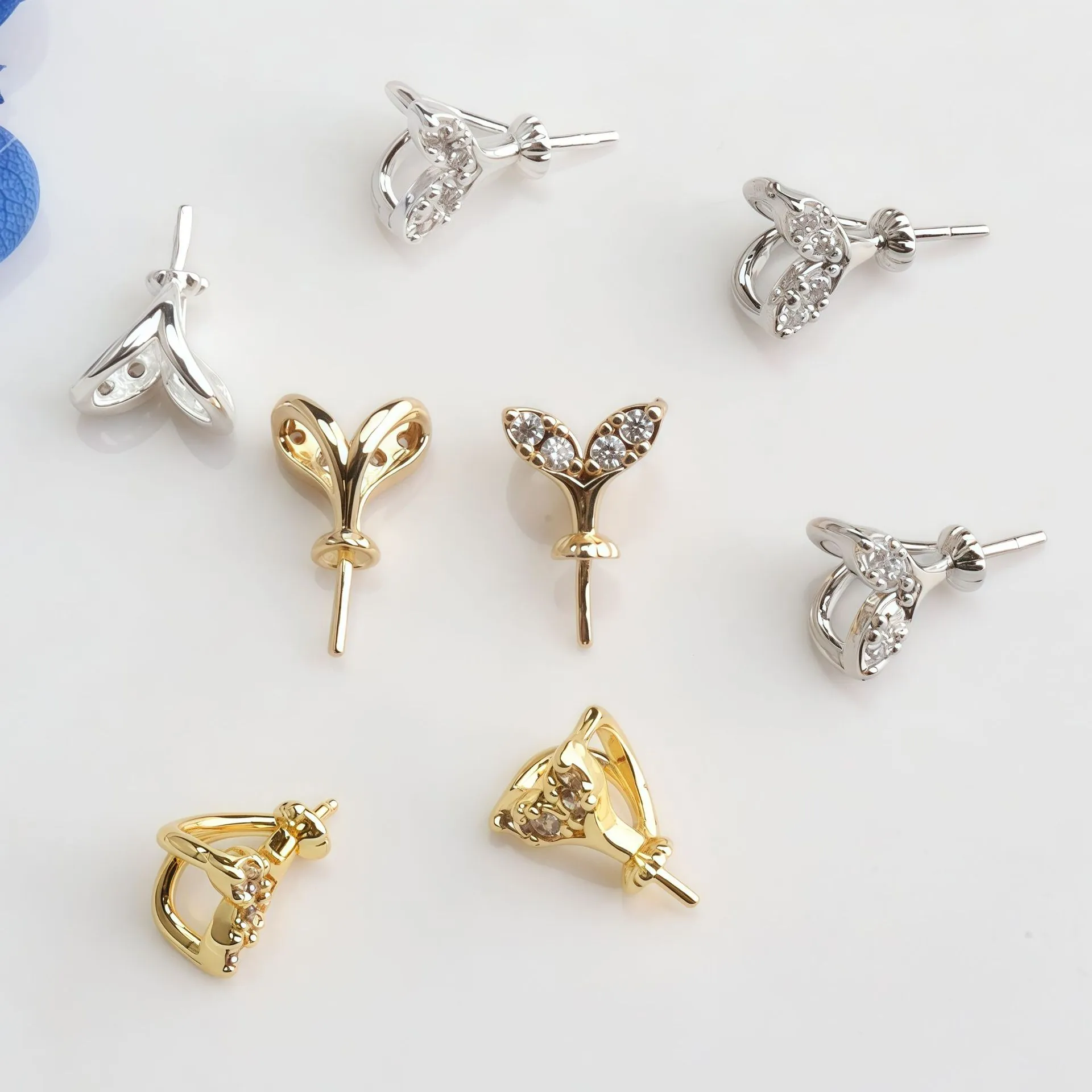 Connecteurs De Bijoux En Laiton Plaqué Or 18K Micro Pavé Zircone Papillon Feuille Bélières Künstliche Perle Pour Création Bijoux DIY