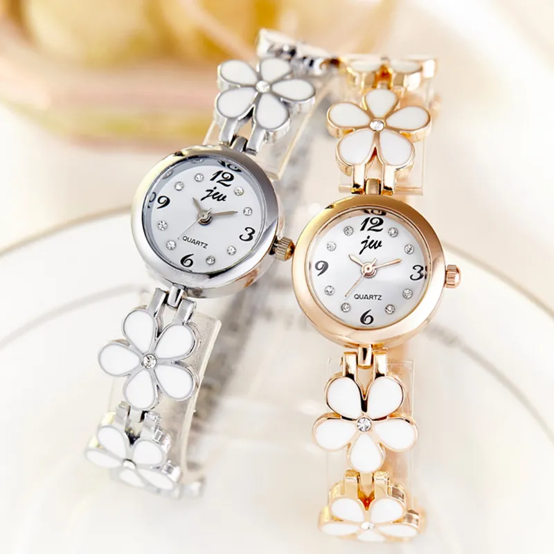 Women's Fashion Five-Leaf Flower Bracelet Watch Elegant Stainless Steel Quartz Wristwatch With Rhinestone Accents Ladies Bangle Watch Fashion Jewelry Gift