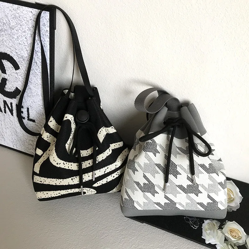 Women Knitted Bucket Bag Houndstooth Heart Pattern Drawstring Crossbody Shoulder Handbag Casual Fashion Polyester