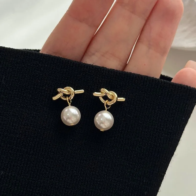 French Chic Gold Knot Artificial Pearl Drop Earrings Alloy Vintage Minimalist Jewelry For Women Elegant Daily Accessories