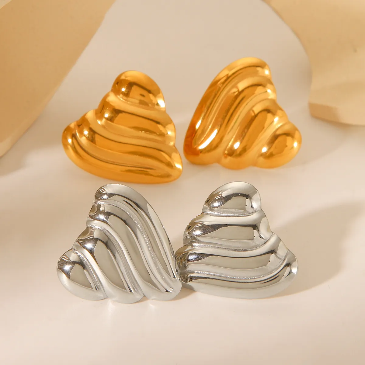 Boucles D'oreilles Puces Coeur Plaqué Or 18K Acier Inoxydable Texture Vague Design Croissant Rétro Français Bijoux Femmes