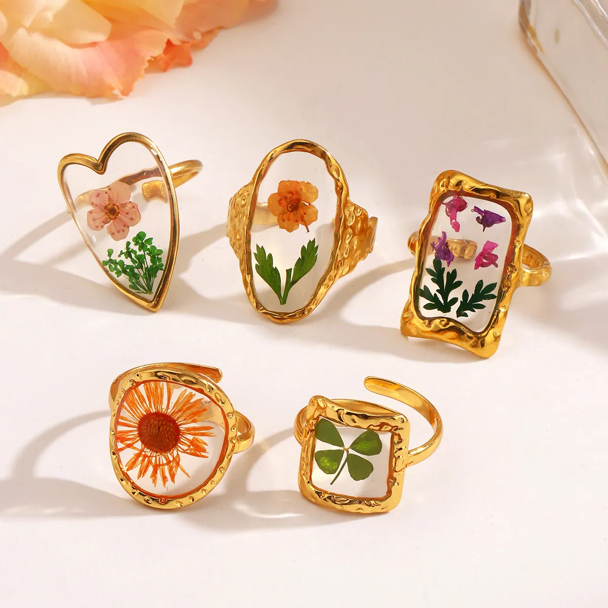 Bohemian Stainless Steel Gold Plated Ring For Women Real Dried Flower Resin Heart Round Geometric Finger Ring Jewelry