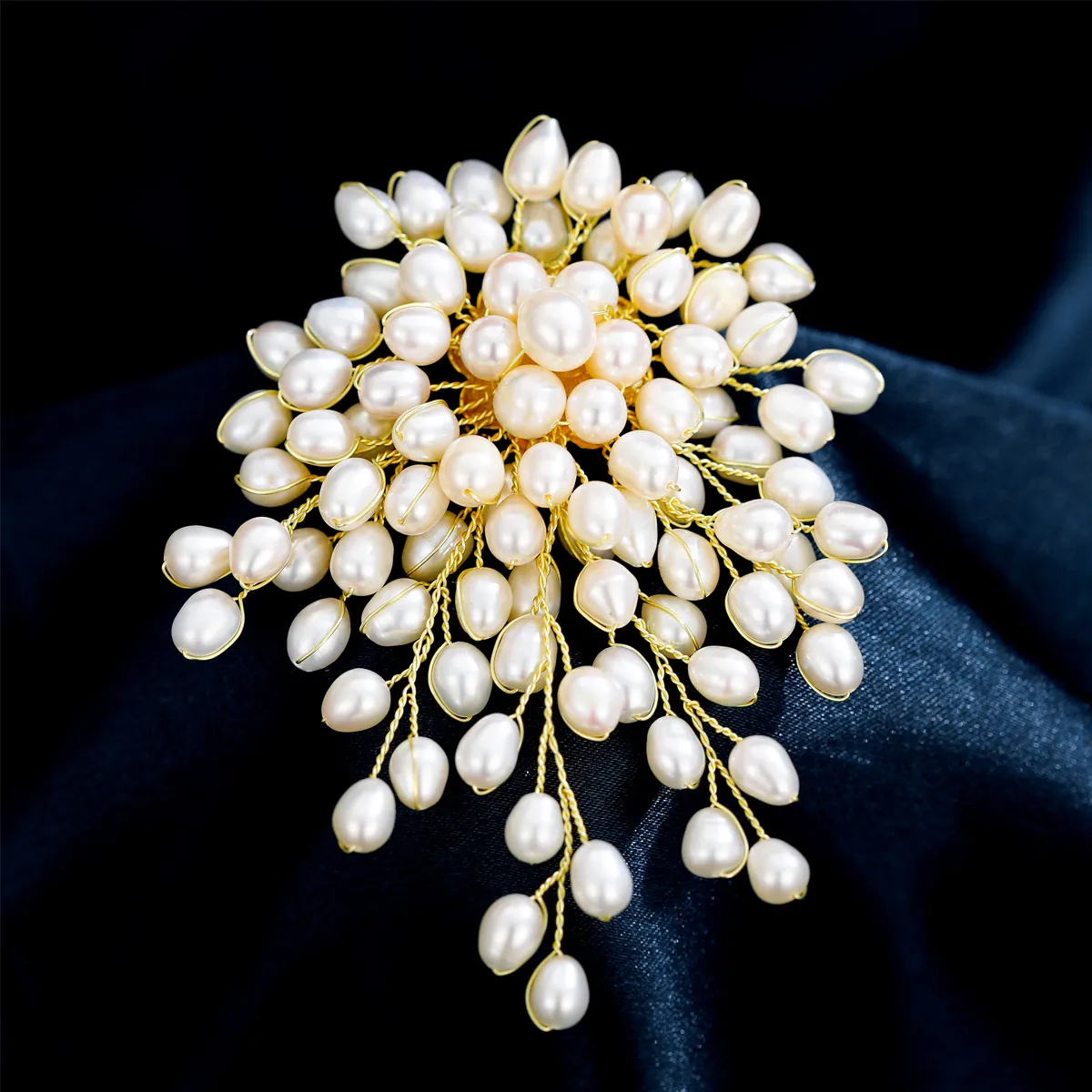 Handmade Natural Freshwater Pearl Brooch Flower Floral Elegant Sweater Pin For Women Fashion Jewelry
