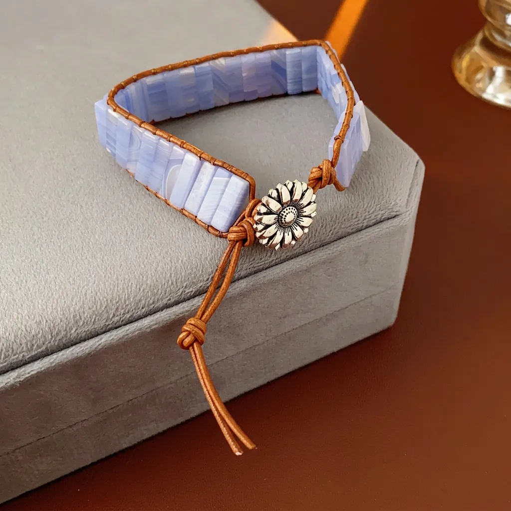 Bracciale Intrecciato Bohemian Con Perle Quadrate In Pietra Naturale Corda In Pelle Marrone E Chiusura A Girasole Argento Antico