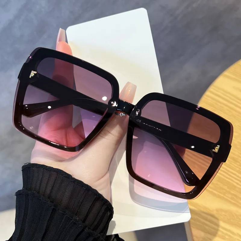 Occhiali Da Sole Quadrati Oversize Protezione UV400 Montatura In Plastica Lenti AC Moda Viaggi All'aperto Donne Uomini