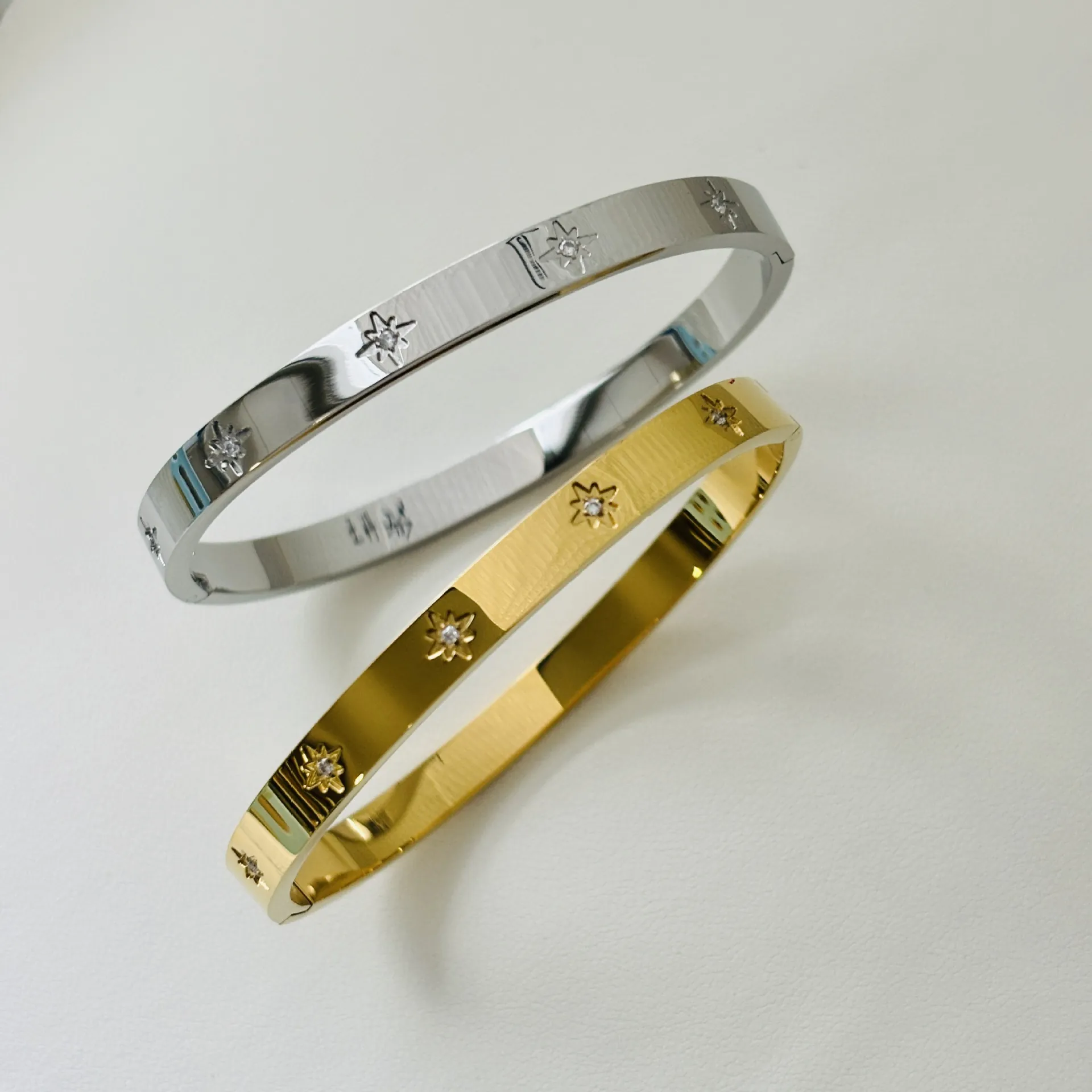 Stainless Steel Eight Pointed Star Bangle Gold Silver Plated Zirconia Inlaid Buckle Bracelet For Women Fashion Jewelry