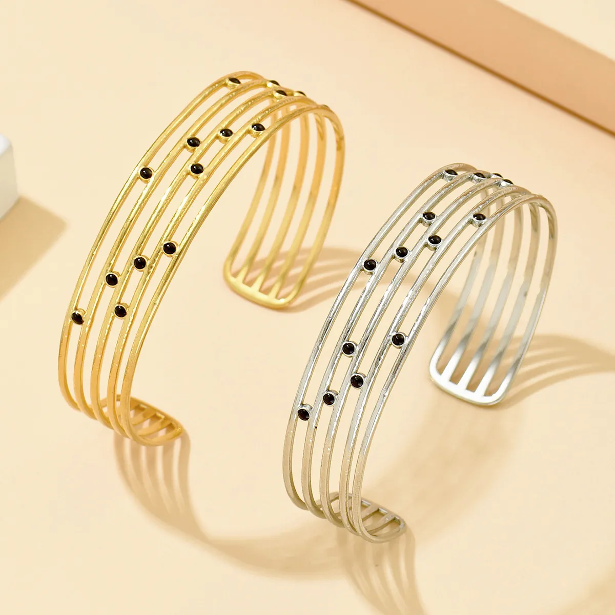 Bracelet Manchette Évidé Multicouche Vintage Acier Inoxydable Lignes Parallèles Huile De Goutte Noire Bracelet Ouvert Réglable Pour Femmes