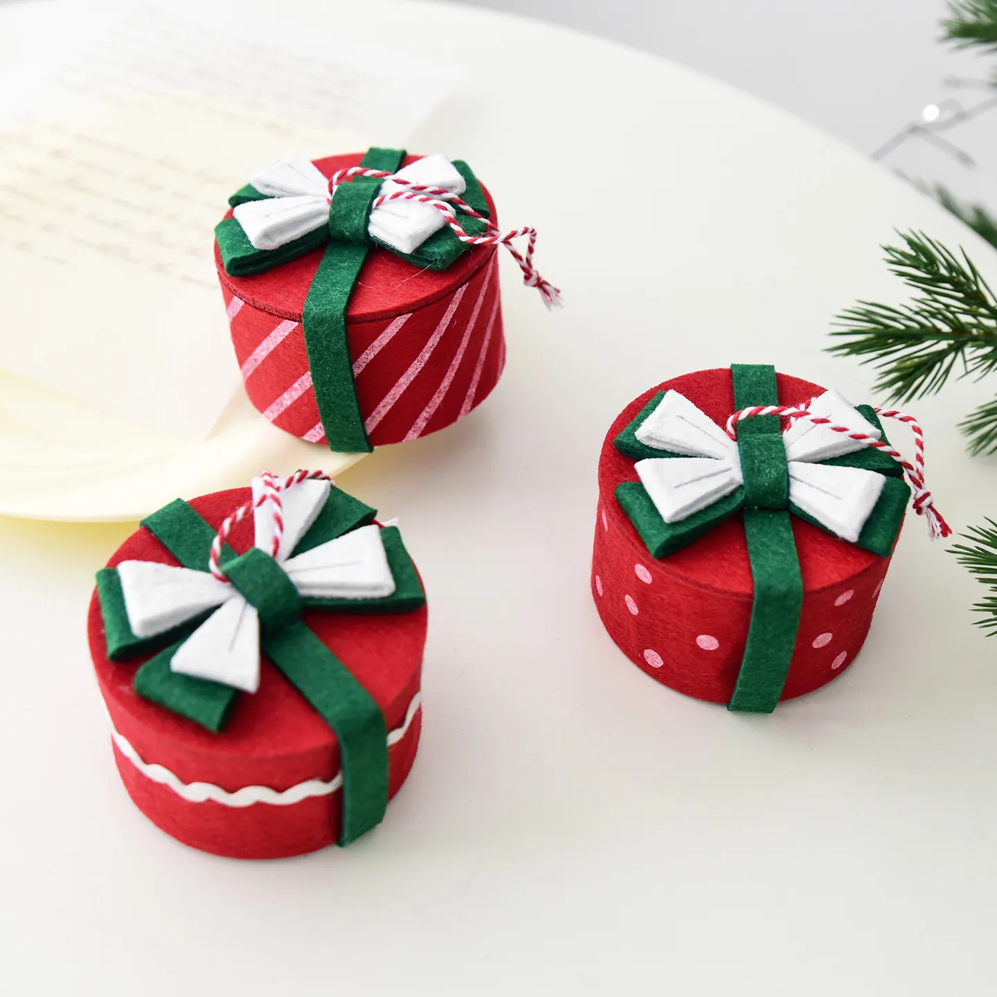 Felt Christmas Tree Hanging Ornaments Mini Gift Box Shaped Pendants Red Green White Decorative Holiday Accessory