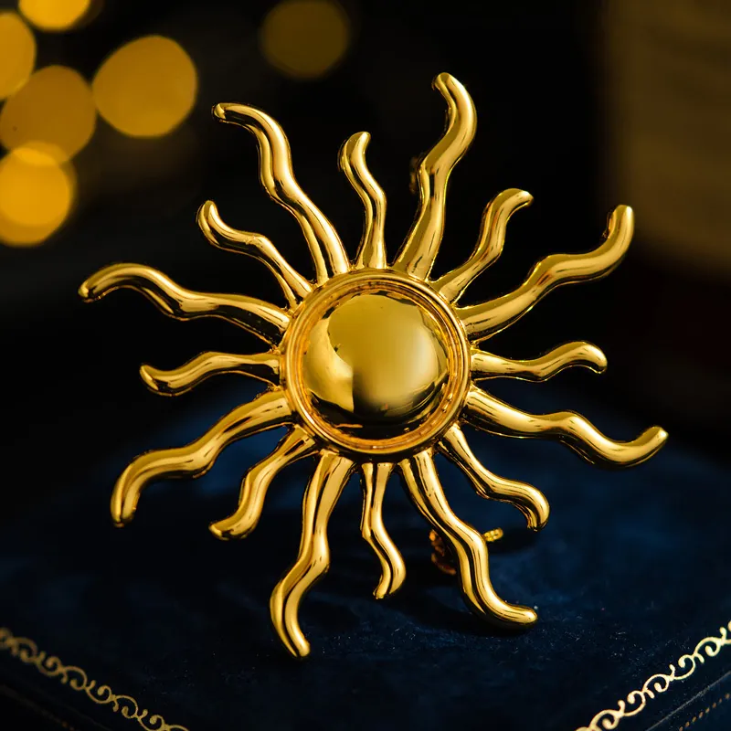 Vintage Sunburst Brooch Pin Alloy Sun Light Radiating Design Retro Bohemian Style Fashion Accessory For Women Men Suit