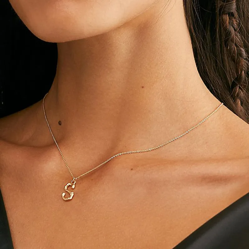 Collier Pendentif Lettre Initiale Texture de Bambou en Acier Inoxydable Minimaliste Plaqué Or 14K Bijoux de Mode Alphabet pour Femme