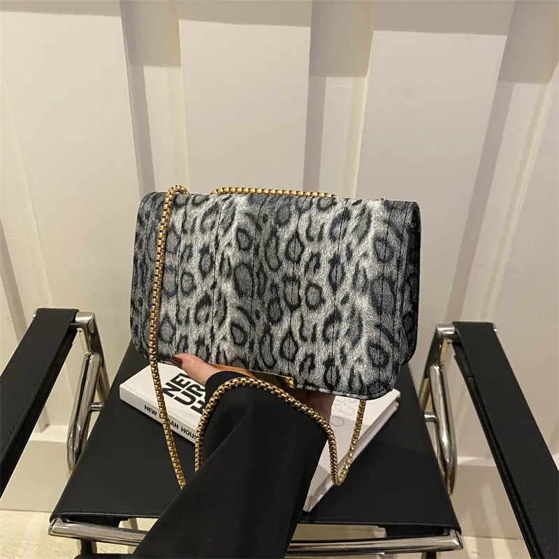 Borsa A Spalla Leopardata Da Donna Borsa A Tracolla In Pelle PU Piccola Quadrata Con Catena Dorata E Patta